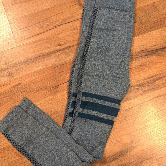 Workout Outfit - Picture 4 of 4